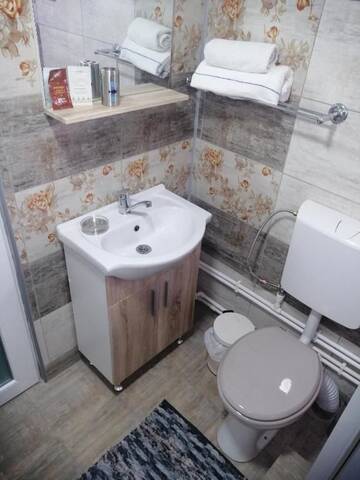 Фото номера Двухместный номер с 1 кроватью и собственной ванной комнатой Проживание в семье Casa eveline tuzla г. Тузла 9